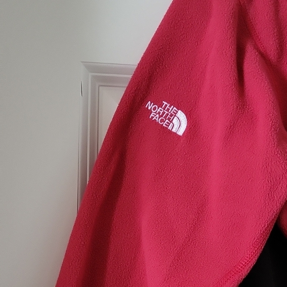 The North Face Red and Black Fleece Pullover - Picture 5 of 14